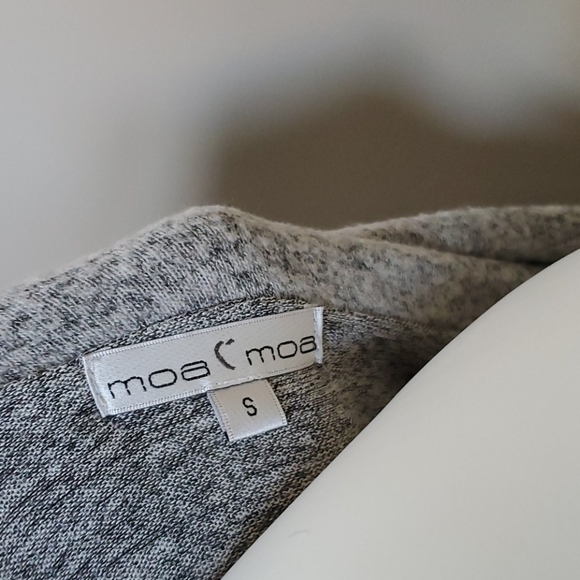 Off the shoulder sweater - Picture 3 of 3